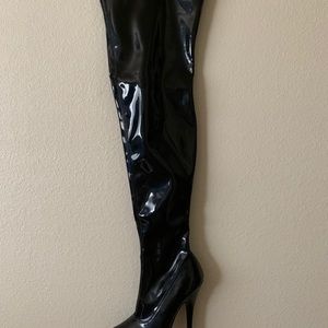 Women's black over the knee boot